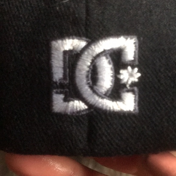 DC Flexfit Hat Black White Logo - Picture 7 of 7